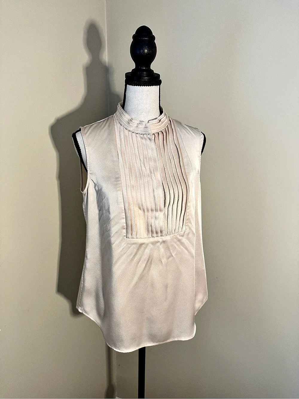 Banana Republic Pleated Bib Sleeveless Blouse in Cream Size Small Petite with Ma